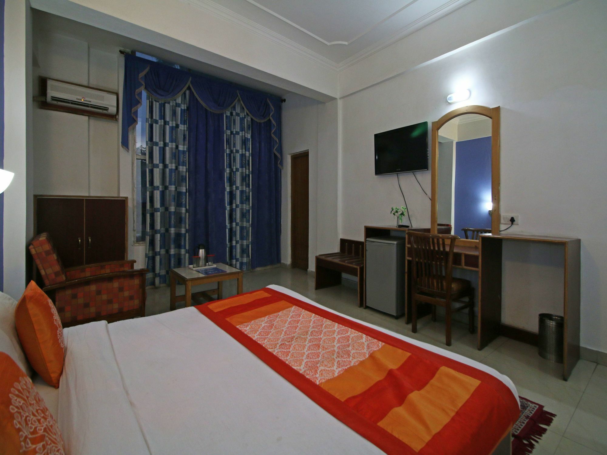 Oyo 5667 Katra Continental Hotel Exterior photo